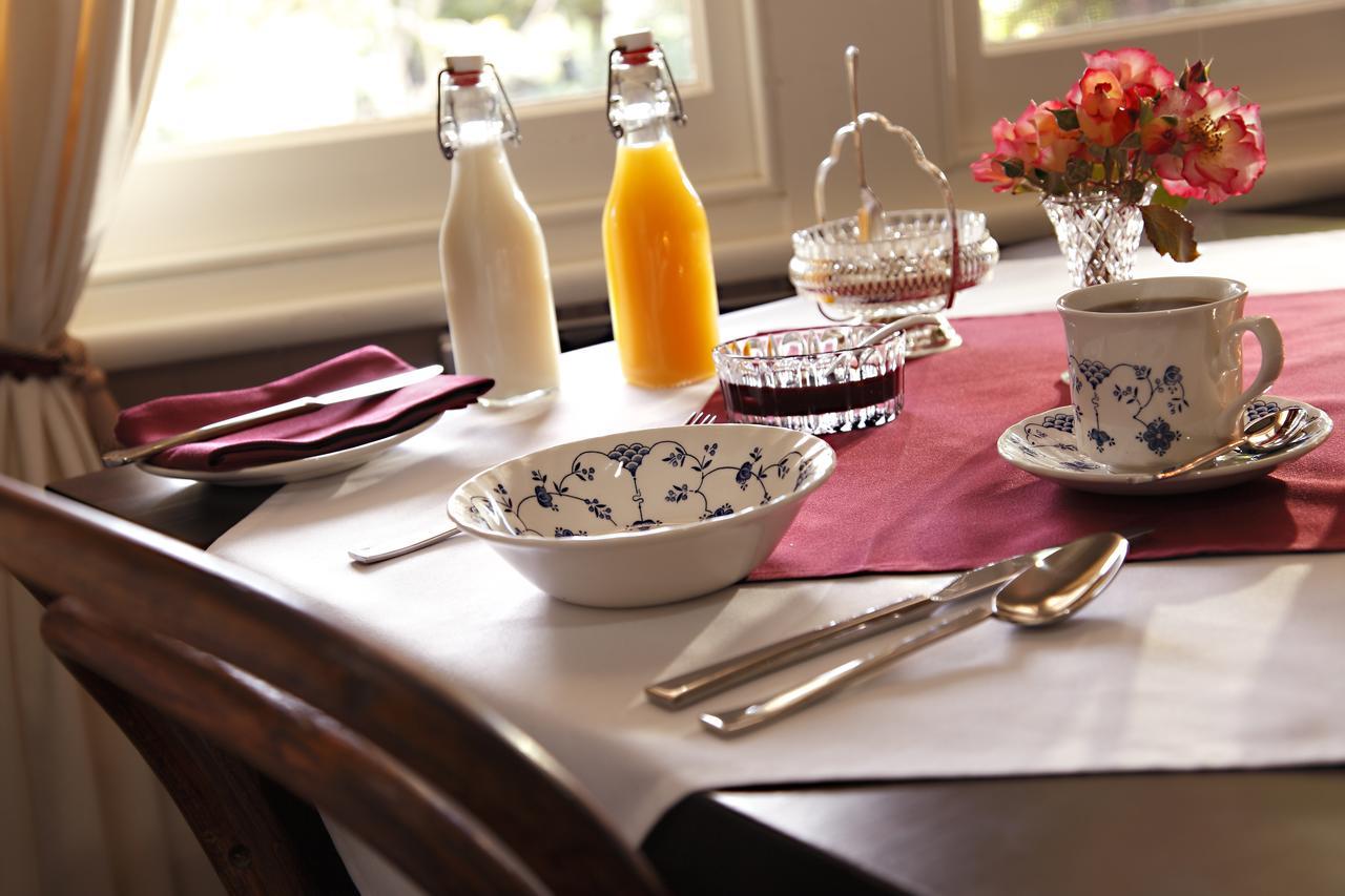 Redcliffe House Colonial Bed & Breakfast 스완지 외부 사진